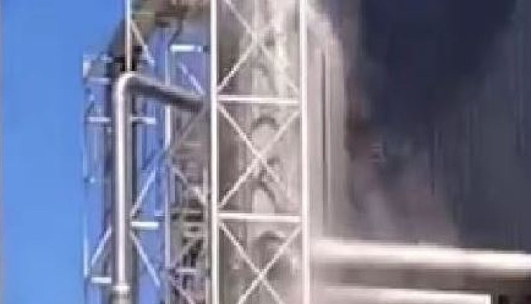 Dev tanktan bira bahçeye fışkırdı. Bira severler görüntüleri yutkunarak izledi