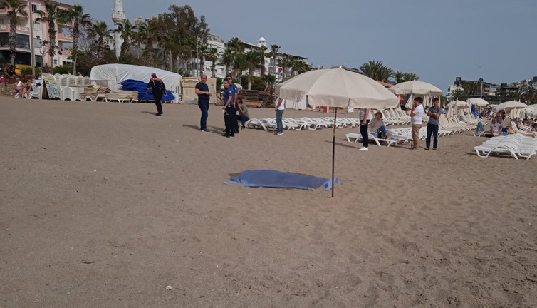 Alanya'da bir turist sahilde ölü bulundu