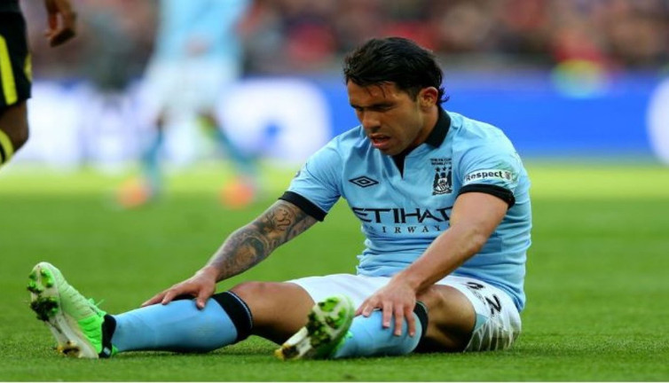 Dünyaca ünlü futbolcu hastaneye kaldırıldı