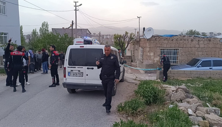 Evdeki tartışma kanlı bitti! Tüfekle başından vurdu…