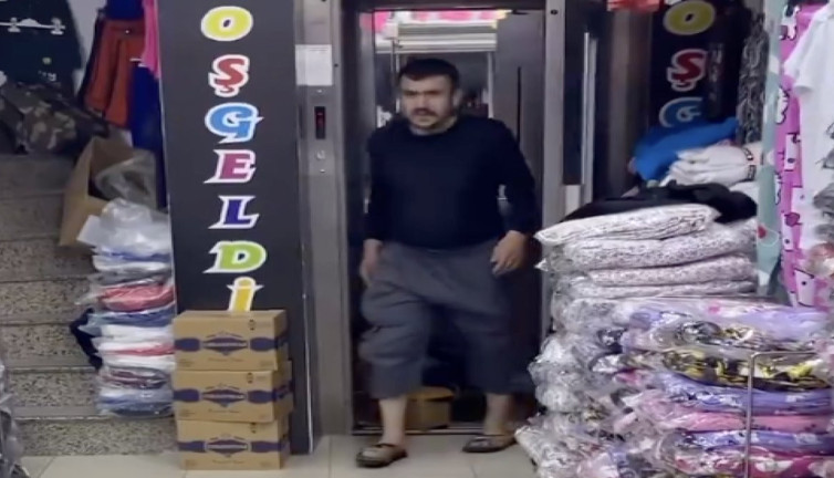 Sıra dışı tanıtım videosuyla farklı tarzını gözler önüne seren esnaf güldürdü