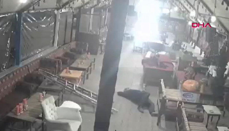 Konya’da ampul değiştirmek isterken elektrik akımına kapıldı