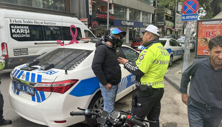 Motosikleti trafikten men edilen sürücünün tepkisi gündem oldu. ‘Çekiciye verecek param yok’