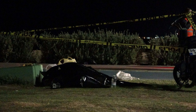 Kordon'da çimlerde ceset bulundu