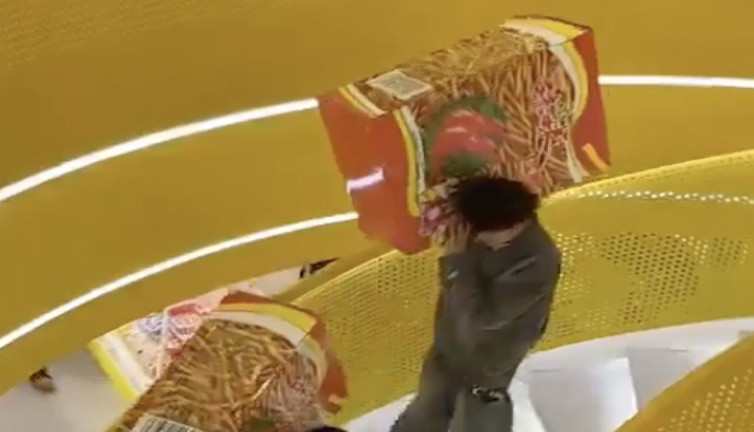 Dev abur cuburların olduğu market viral oldu