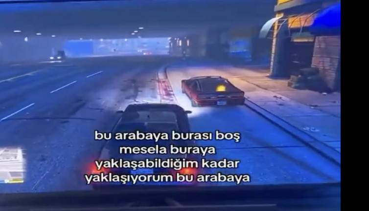 Oyun oynarken eşine araç park etmeyi öğretmeye çalışan adam güldürdü