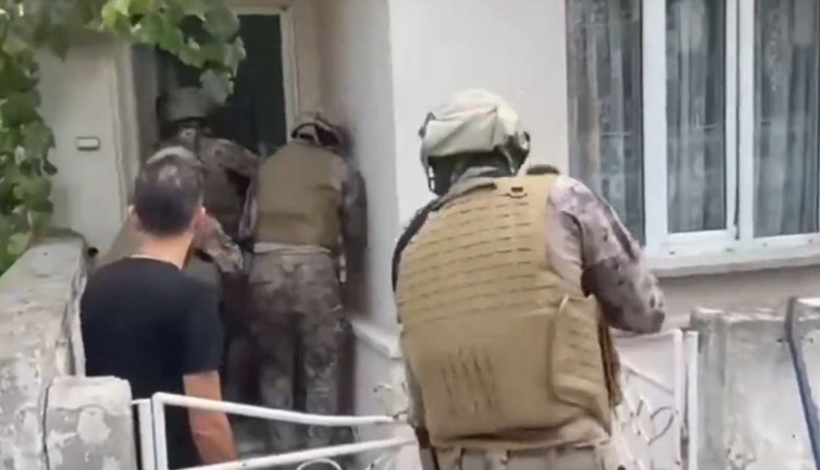 Polisten uyuşturucu tacirlerine darbe: 321 gözaltı
