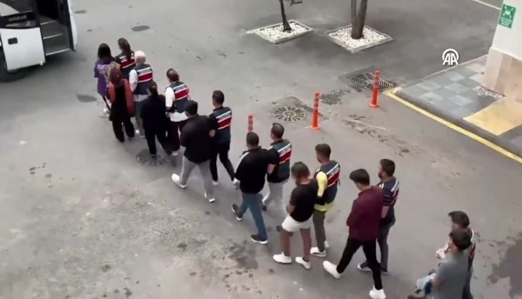 Antalya merkezli 13 ilde ‘Sibergöz-35’ operasyonu: 48 gözaltı