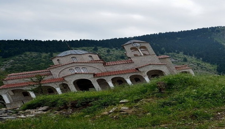 Hayalet kasabanın eğimli kilisesi turistlerin ilgisini çekiyor