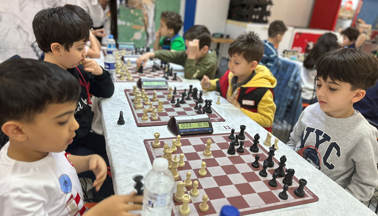 Gençler satrançta yarıştı