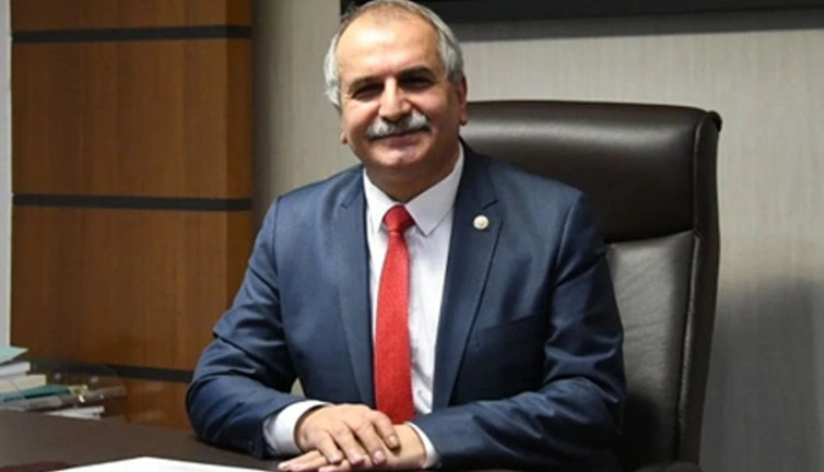 Ahmet Çelik'ten Müsavat Dervişoğlu'na kutlama: Endişemizi ortadan kaldırmıştır