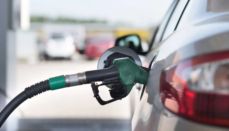 Akaryakıt devi istasyonlarını satıyor. İstediği fiyat belli oldu