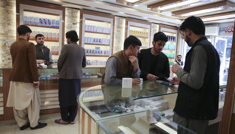 Afganistan'da telefon satışları artıyor