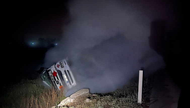 Burdur-Antalya karayolunda devrilen LPG tankeri gaz sızdırdı