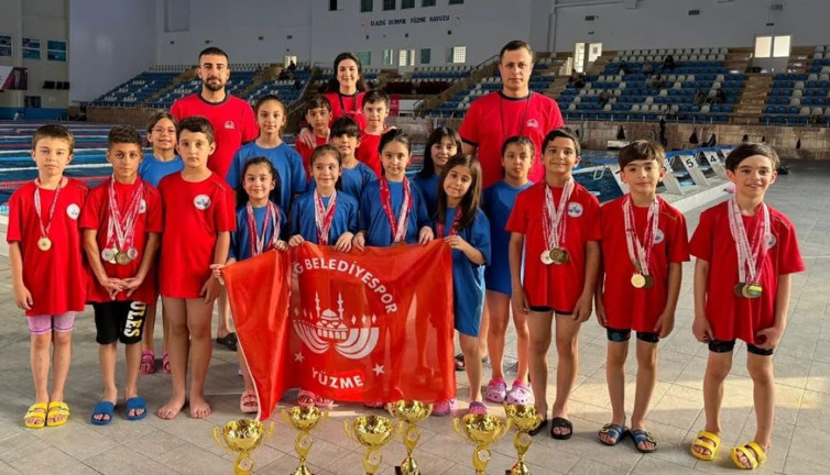 Elazığ Belediyesi’nden yüzmede 98 derece