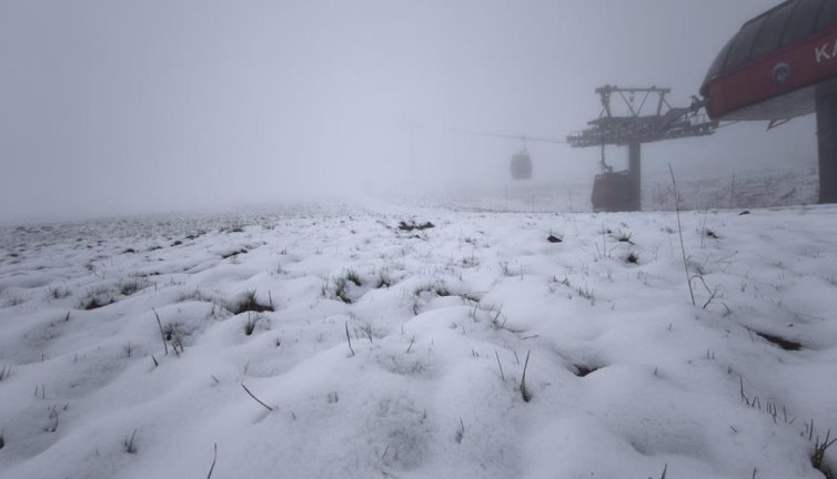 Erciyes'e mayısta kar yağdı