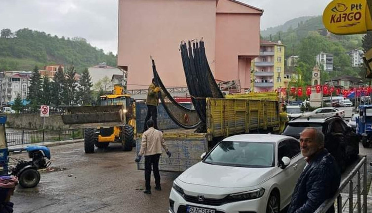 Belediye AKP'den CHP'ye geçince büyükşehir belediyesi hizmetlerini geri çekmeye başladı