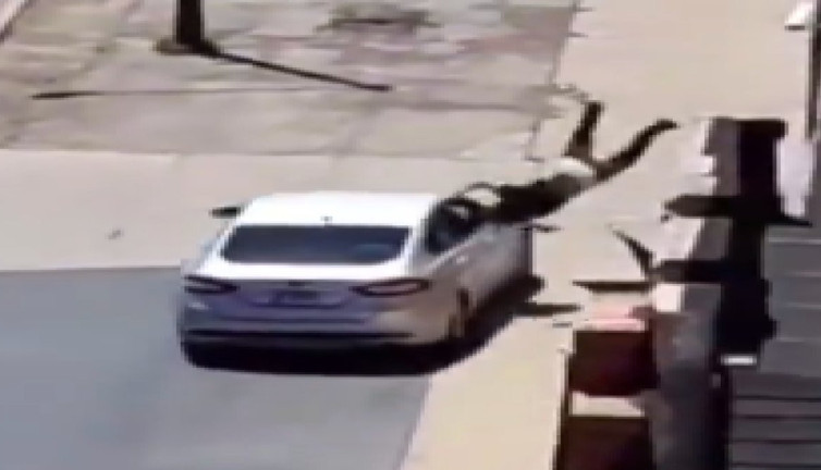 Arabasına taş adam adamı ezdi