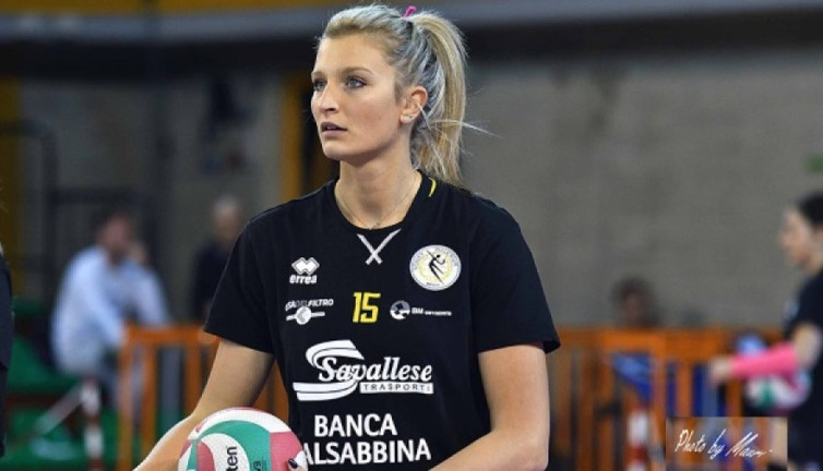 İtalyan güzel Anna Nicoletti imzayı attı