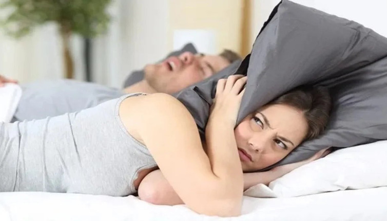 İnsanlar uykuda neden sayıklar? Uzmanlardan önemli açıklamalar