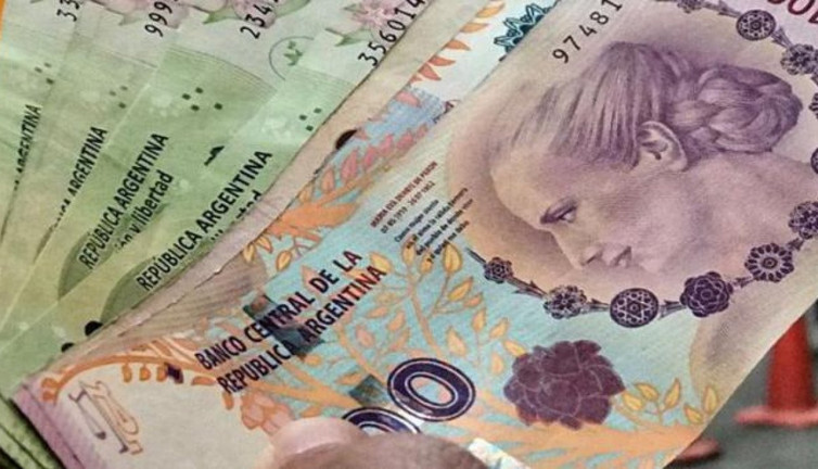 Arjantin 10 bin peso bastı. Karşılığı ise 11 dolar oldu