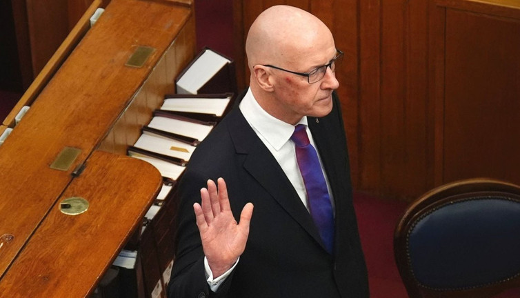 İskoçya'nın yeni Başbakanı görevine başladı