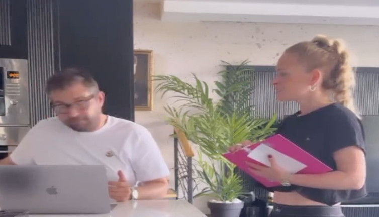 Ceyda Düvenci'nin ped açıklamasına güldüren videolu cevap: "Tam kanatlı yarım kanatlı"