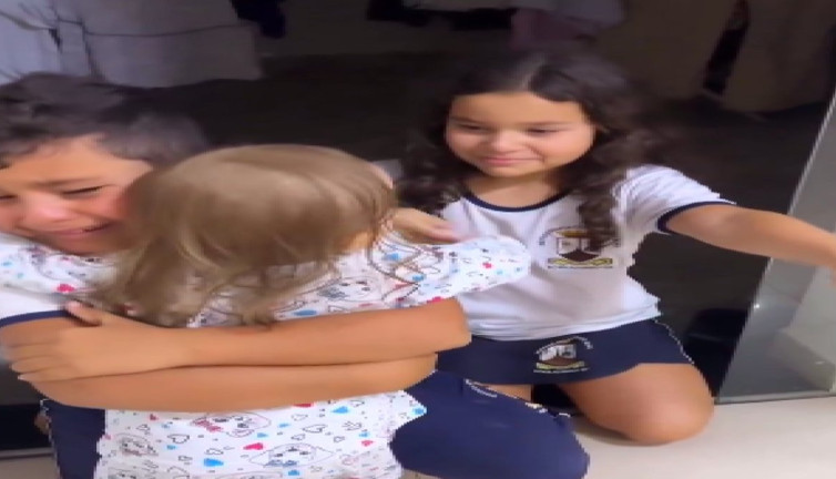 Kanser tedavisi gören çocuğun kardeşleriyle buluşma anı duygulandırdı