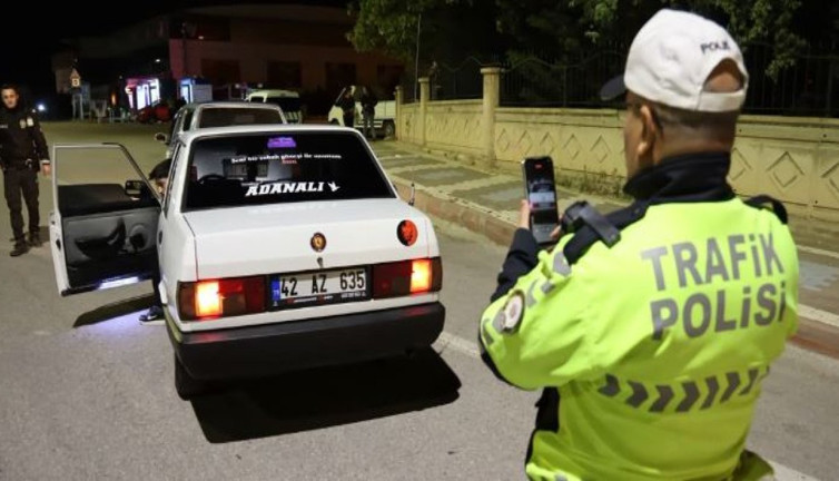 Trafik polisi yakaladı. 6 bin 439 TL ceza yedi
