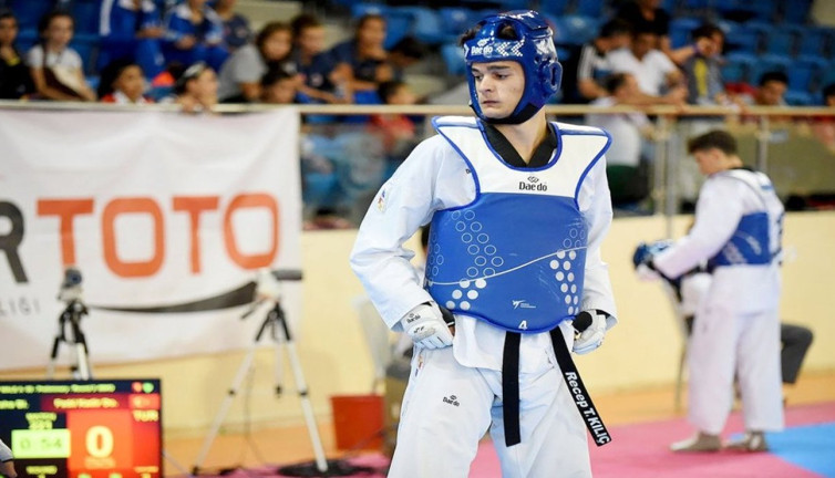 Enbiya Taha Biçer altın madalya kazandı