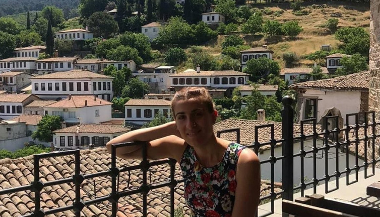 Motosiklet ile otomobil çarpıştı. 1 ölü