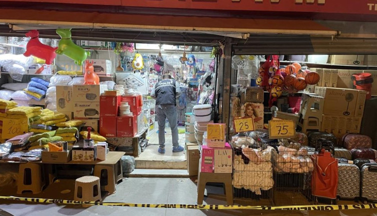 Alışveriş yapan çift silahlı saldırıya uğradı: 1 ölü 1 yaralı