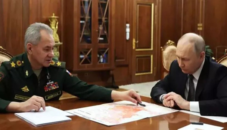 Vladimir Putin sağ kolunu görevden aldı