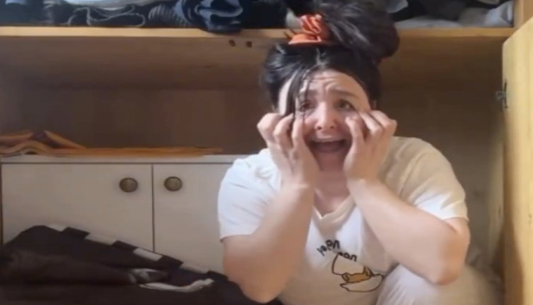 Yasemin Sakallıoğlu kıyafet dolabı meditasyonu: Çağla Şikel'in meditasyonunu tiye aldı