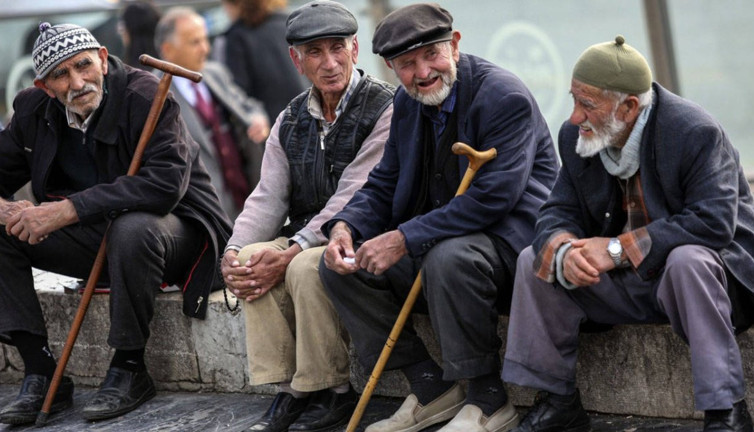 Uzman isim zam bekleyen emekliye kara haberi verdi. Emeklileri bekleyen 2 büyük tehlike