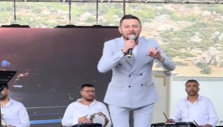 "Dilber evin barkın yok mu?" ile tanınan Ankaralı şarkıcı halk konseri vermeye başladı
