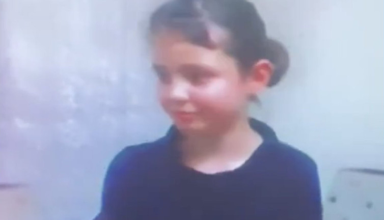 2009 yılında ailesine spikerlik yaparken şimdi TV kanalında ana haber spikeri