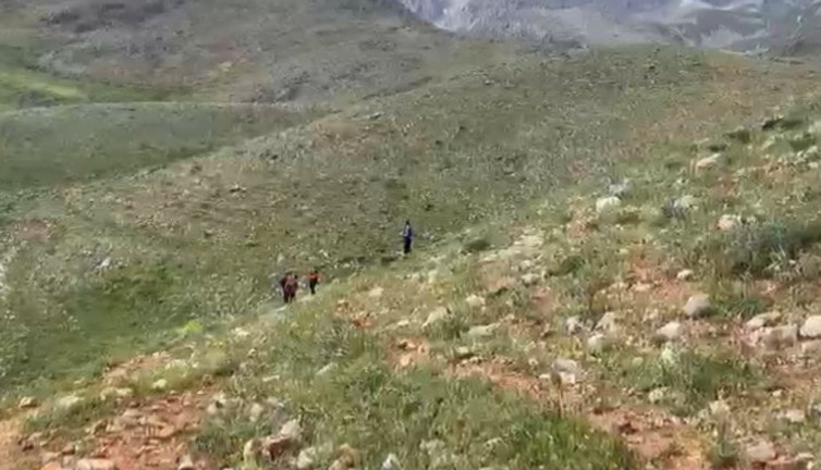 Işkın toplarken attan düşen hemşire, askeri helikopterle hastaneye kaldırıldı