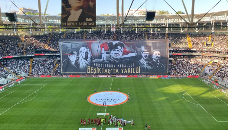 Beşiktaş'tan muhteşem 19 Mayıs koreografisi