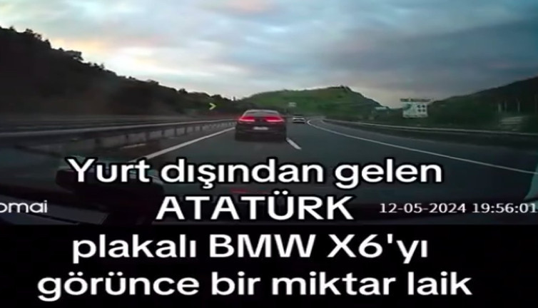 Atatürk plakalı araç gören gençlerin tepkisi sosyal medyada viral oldu