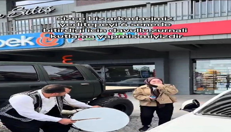 Üniversiteyi 6 yılda bitiren genç kadına arkadaşlarından sürpriz kutlama