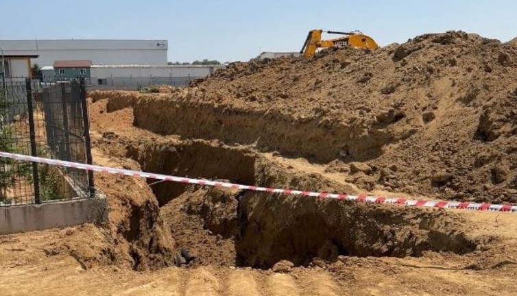 2 işçiyi toprak yuttu