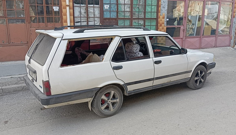 Çaldıkları araçla iki tur atıp bırakıp kaçtılar