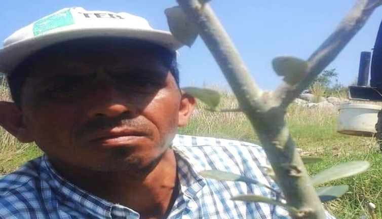 Otomobil çarpan yol yapım işçisi öldü