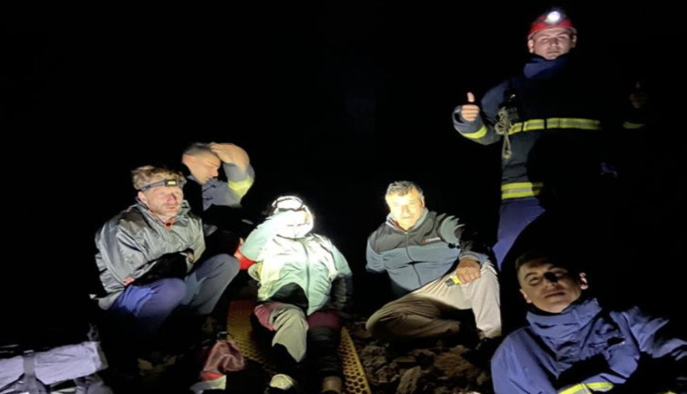 Finike'de hamile turist ve eşi 11 saat sonra kurtarıldı