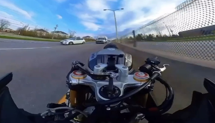 Sürücüsüz motor metrelerce ilerledi