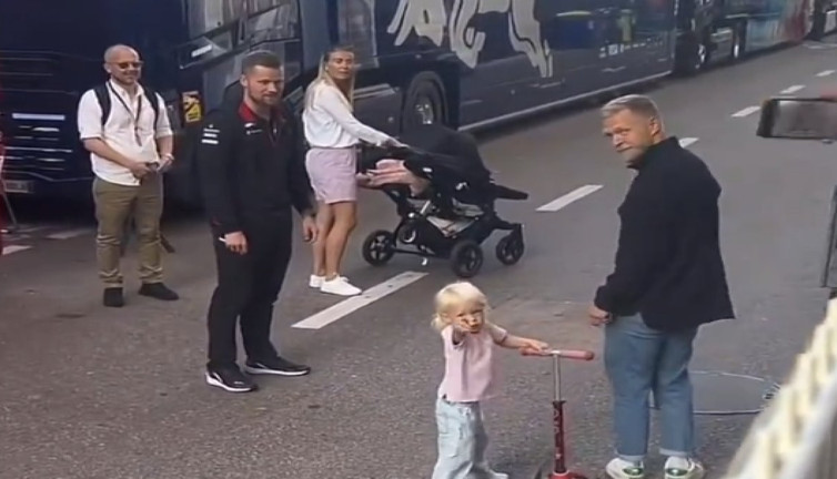 F1 pilotu Kevin Magnussen'in hayranını fark etmesini küçük kızı sağladı
