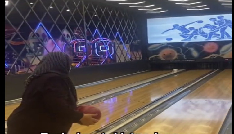 Babaannesini bowling oynamaya götüren gencin güldüren paylaşımı