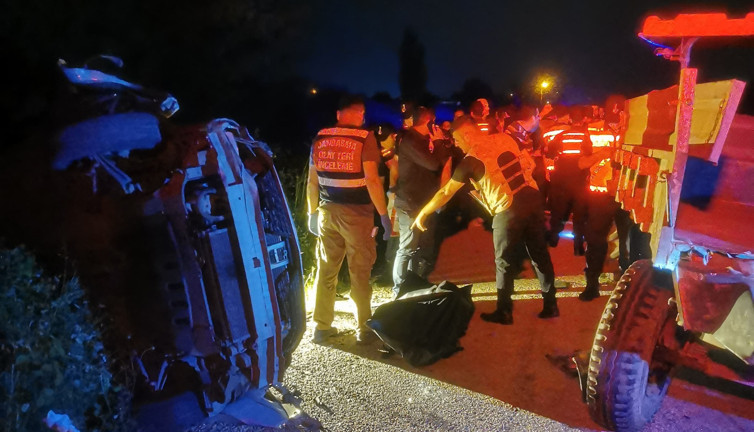 Osmaniye'de 3 araç birbirine girdi