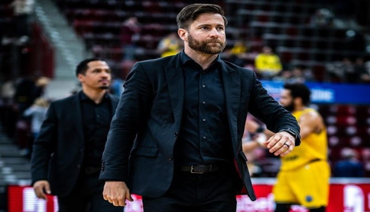 MHP'den ayrıldı Darüşşafaka'nın başına geçti